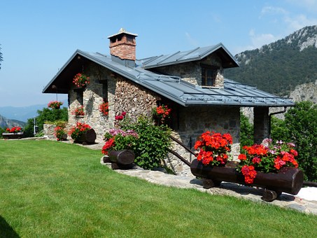 holiday-house-177401__340 (1)